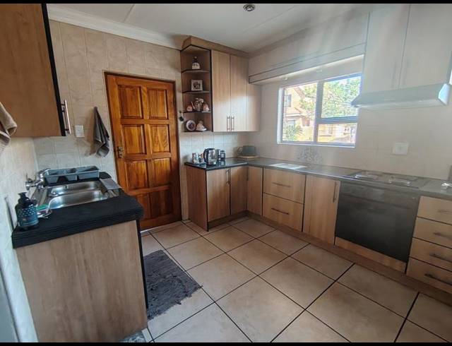 3 BEDROOM APARTMENT FOR SALE IN VAALPARK